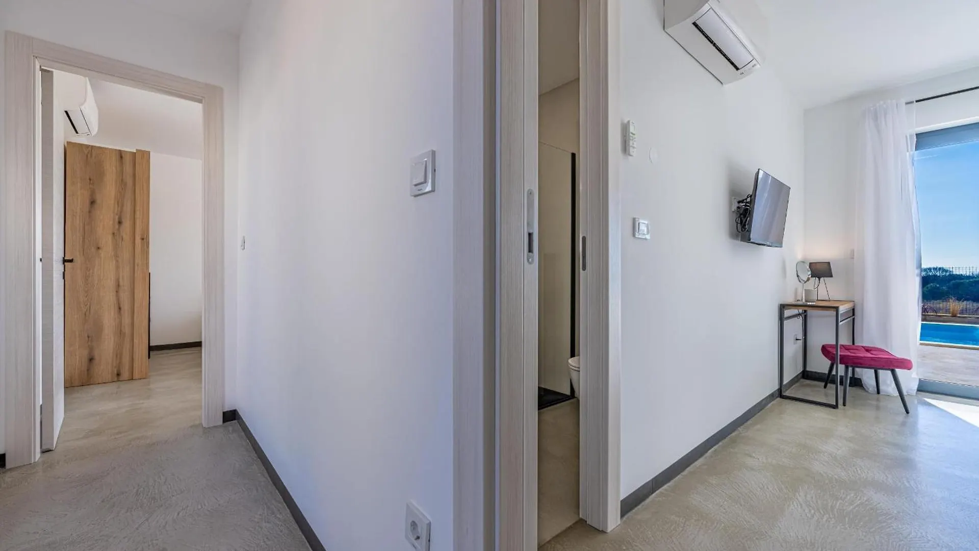 פולה Villa Aura