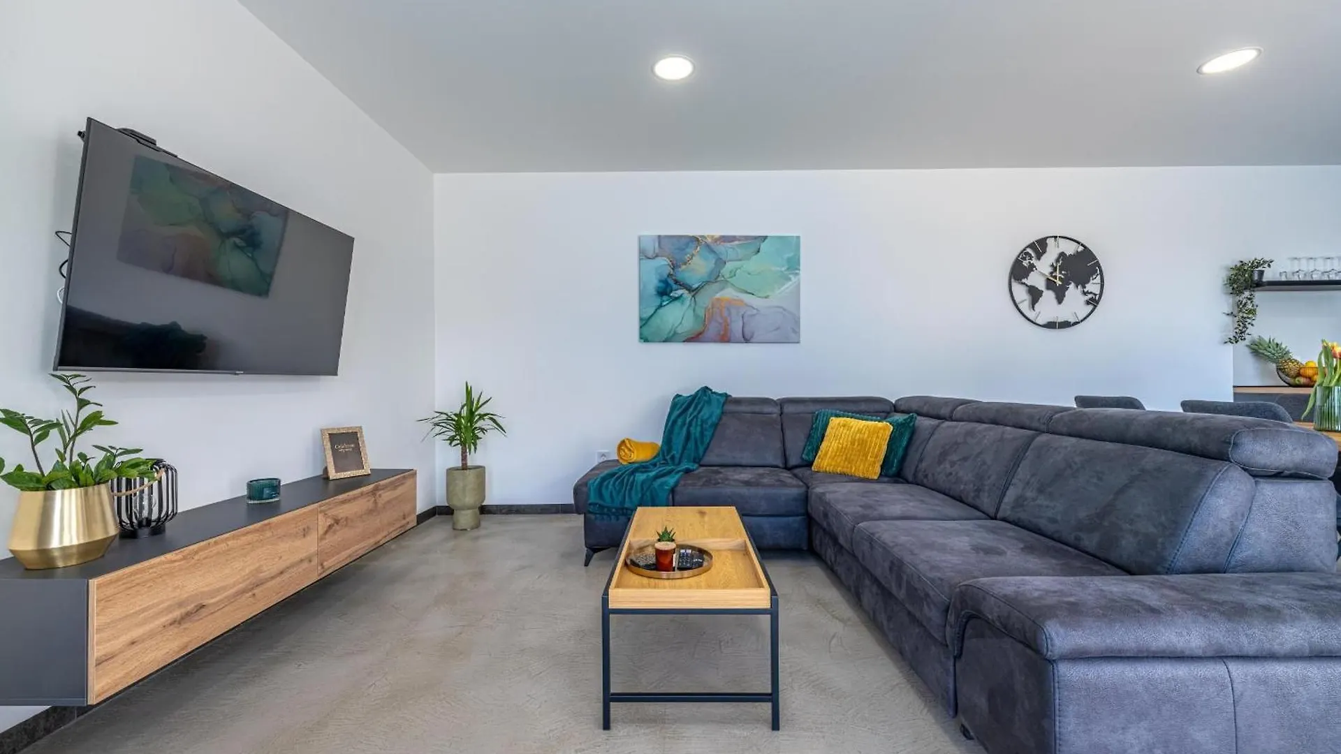 פולה Villa Aura